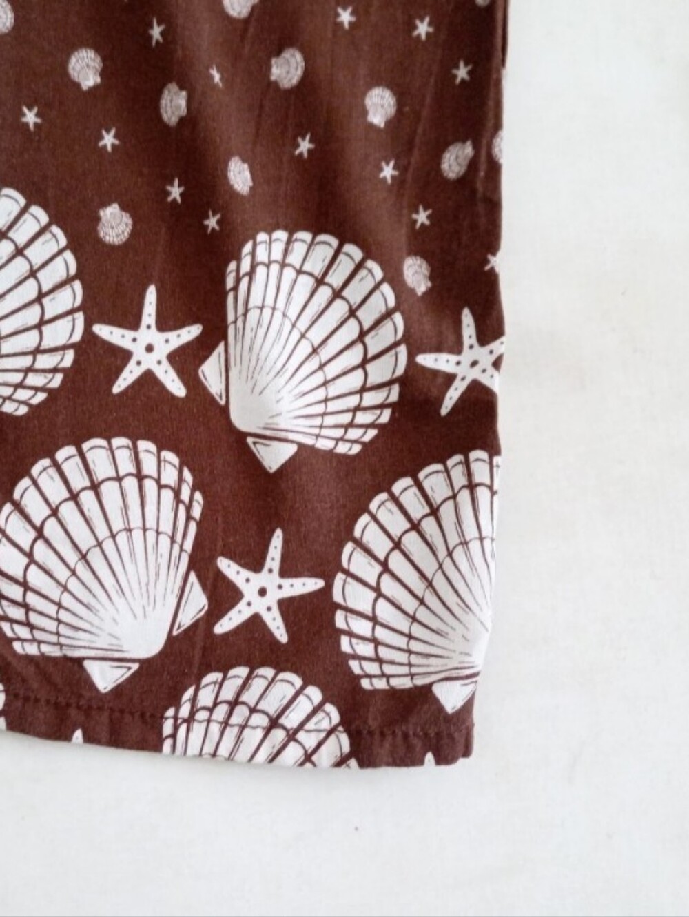 Cali1850 brown and white seashell print rayon and linen blend beach pants - Picture 6 of 13